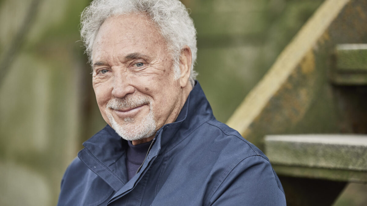On ‘Surrounded By Time,’ Tom Jones Goes Beyond Simply Covering Others’ Songs
