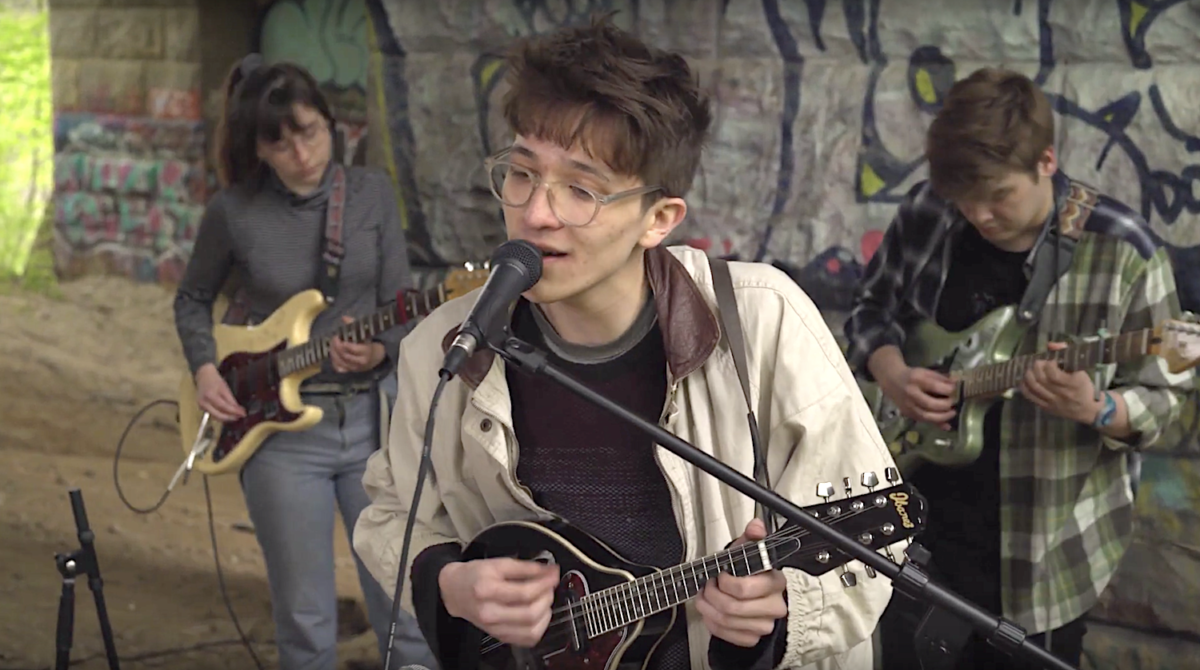 Watch Bird Furniture play “Good Memories” for Upandovr