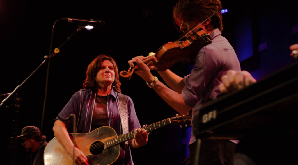 Amy Ray: “Holler” (Free At Noon Concert)