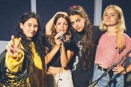 Hinds On World Cafe